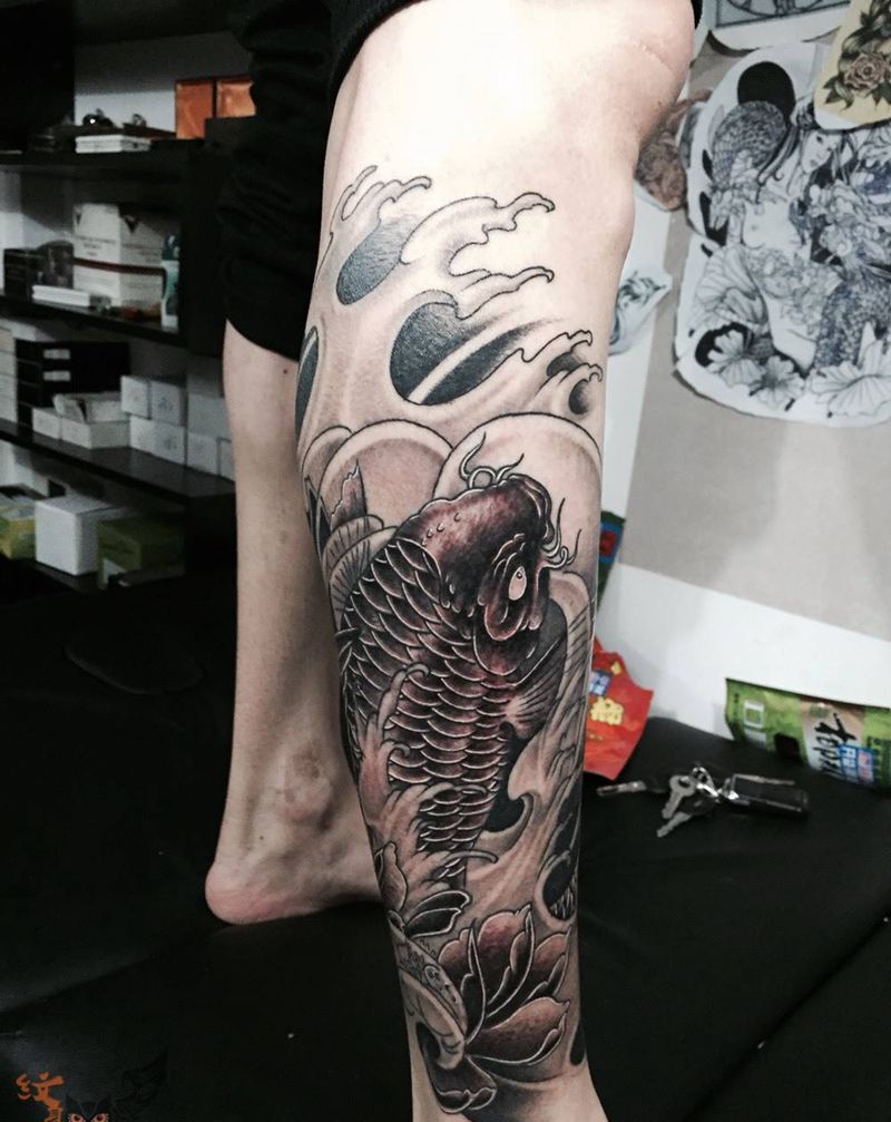 腿鲤鱼纹身图片_腿部动物传统纹身图案