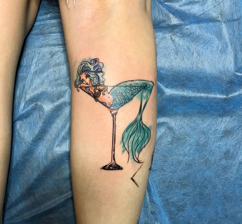 美人鱼纹身图片_腿部水彩水墨纹身图案