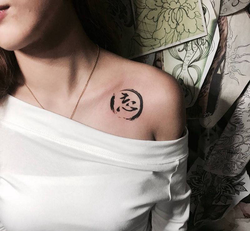 忘纹身图片_成品清新胸部字符纹身图案