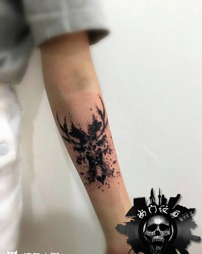 泼墨鹿纹身图片