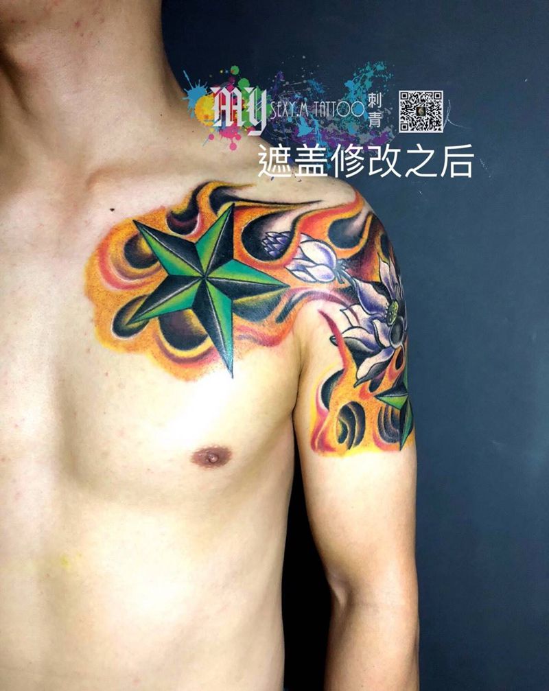 重彩飞蛾扑火纹身图片_手臂纹身图案