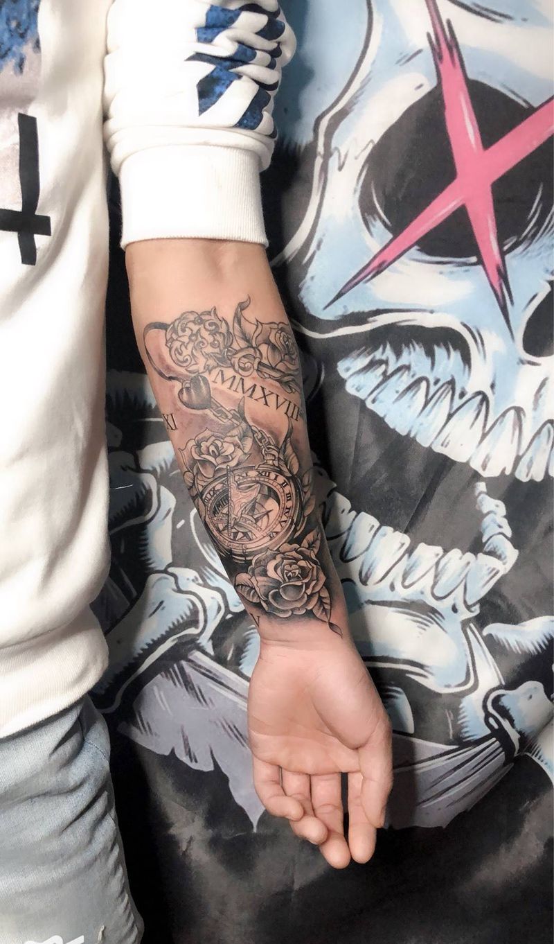 小臂外侧时钟花纹身图片