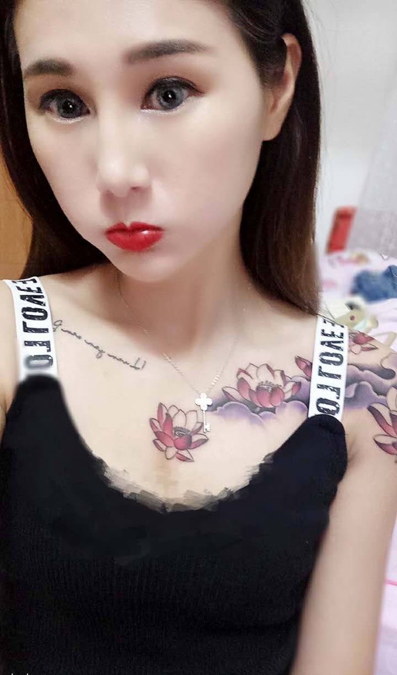 荷花纹身图片_成品肩部手臂传统清新植物纹身图案