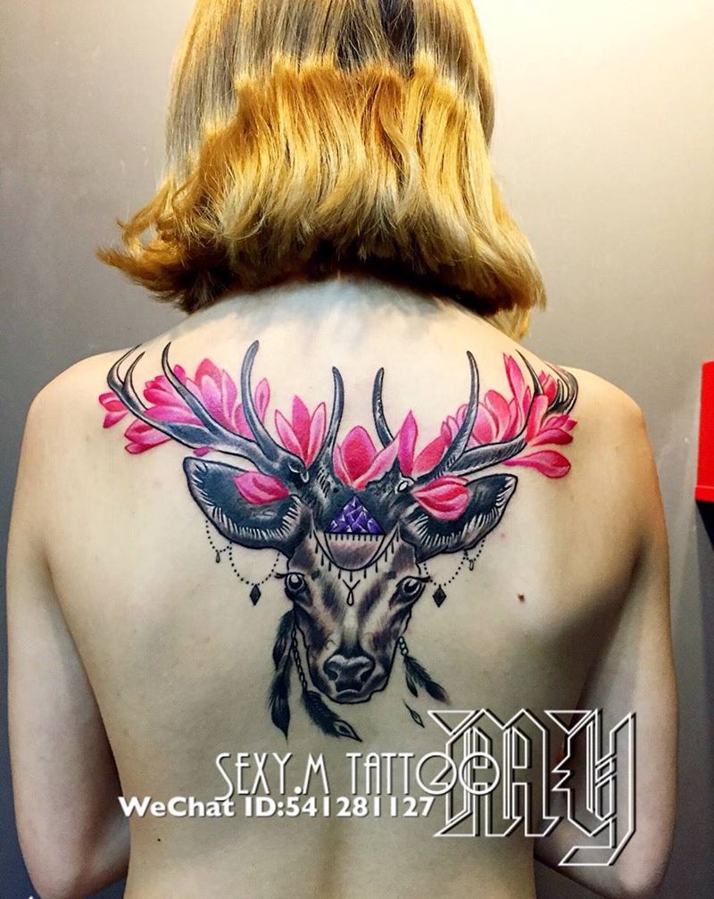 花鹿纹身图片_成品背部欧美写实动物原创纹身图案