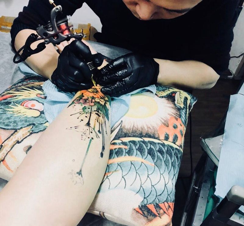 水墨花纹身图片_成品腿部脚部欧美清新植物静物纹身图案