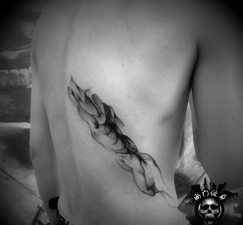 水中墨纹身图片_成品背部国画原创纹身图案