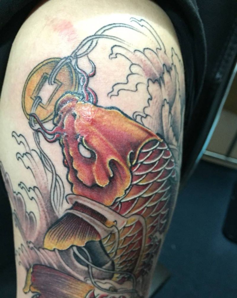 大臂彩鲤鱼纹身图片_成品手臂传统动物纹身图案