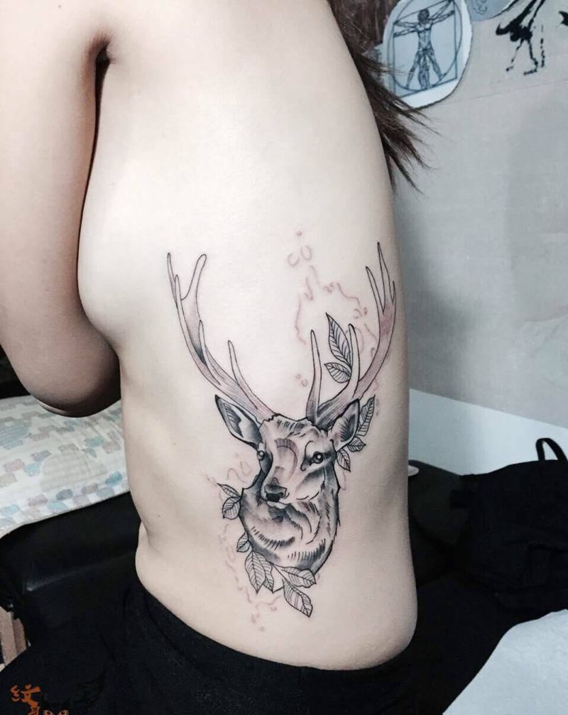 鹿纹身图片_欧美动物腰部纹身图案