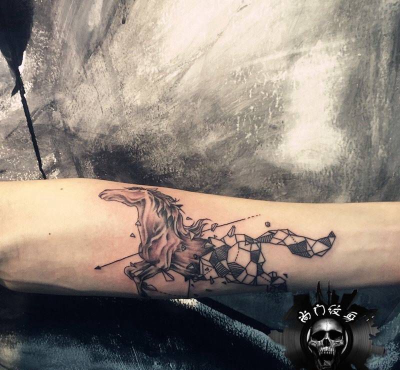 几何马纹身图片_成品手部清新几何纹身图案