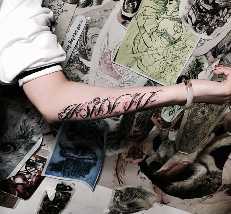 卡奇诺纹身图片_成品手臂欧美字符纹身图案