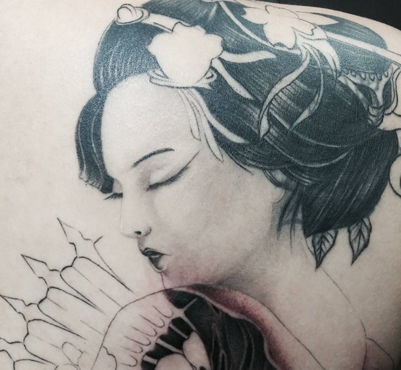 歌姬未完纹身图片_成品背部传统肖像人物纹身图案