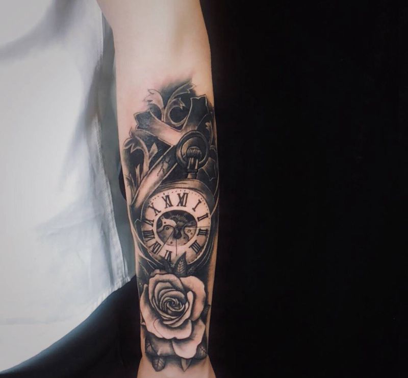 时钟纹身图片