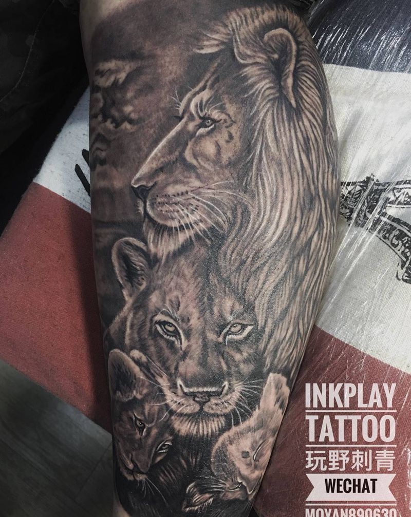 leo family 完成。象征守护和家庭美满。合作愉快[握手]纹身图片