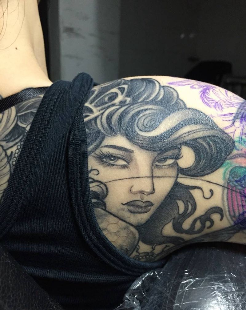 恢复后纹身图片_成品背部欧美人物纹身图案