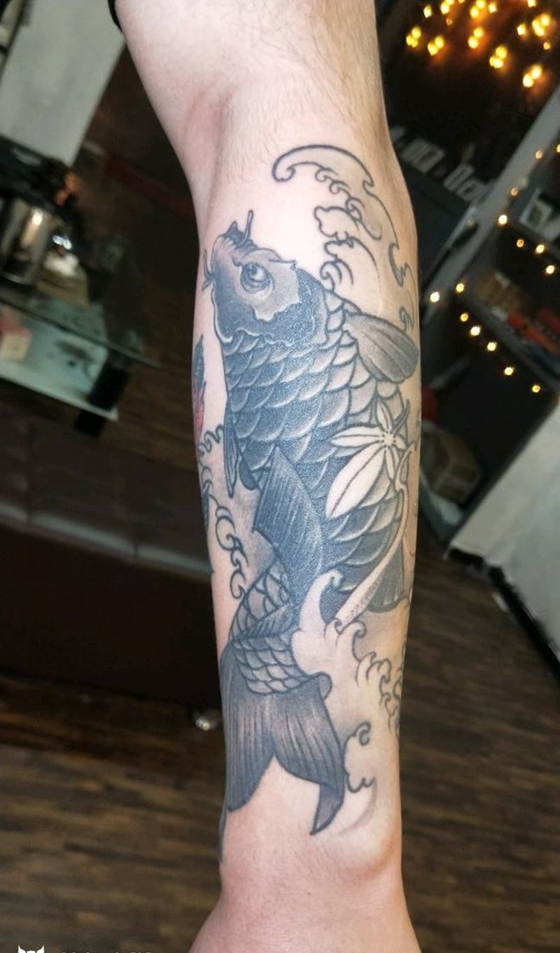 鲤鱼纹身图片_手臂纹身图案