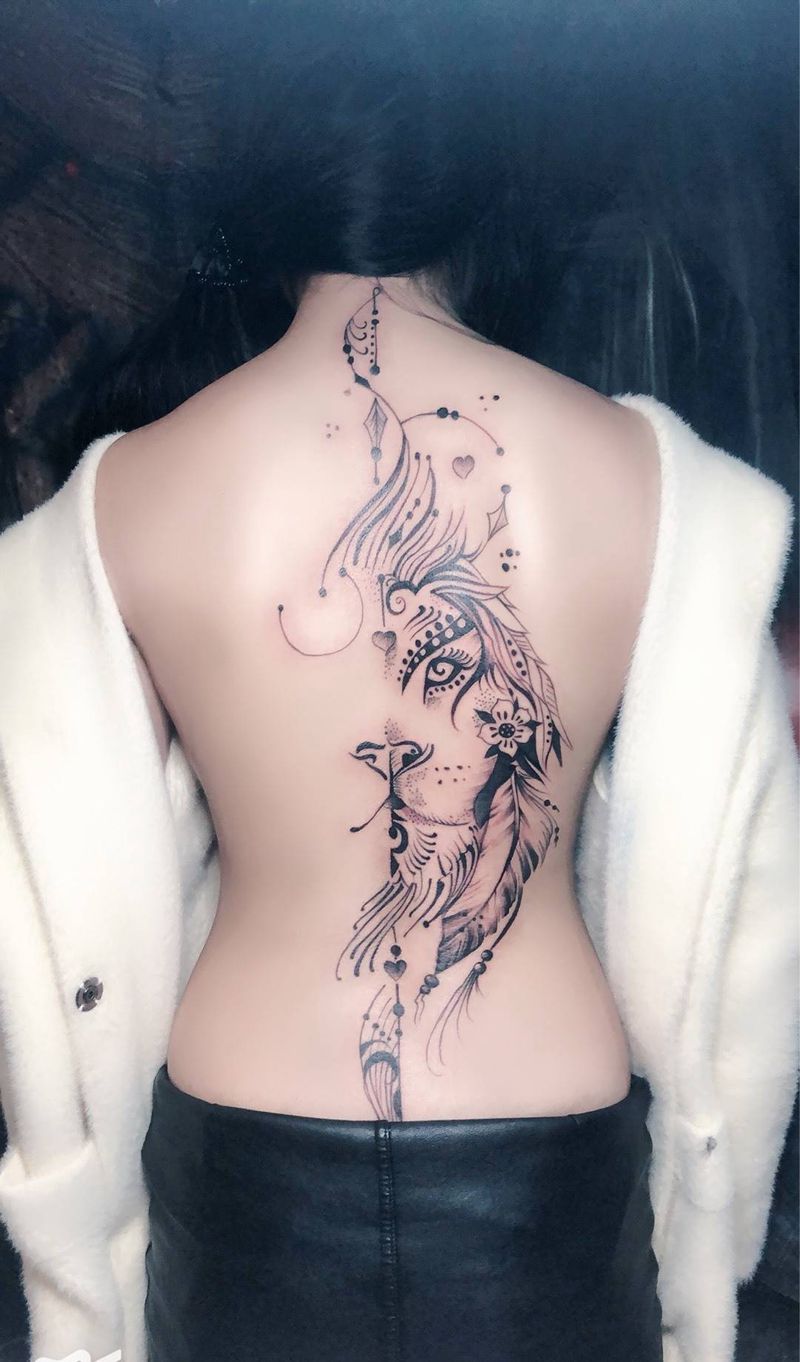 半背狮子纹身图片