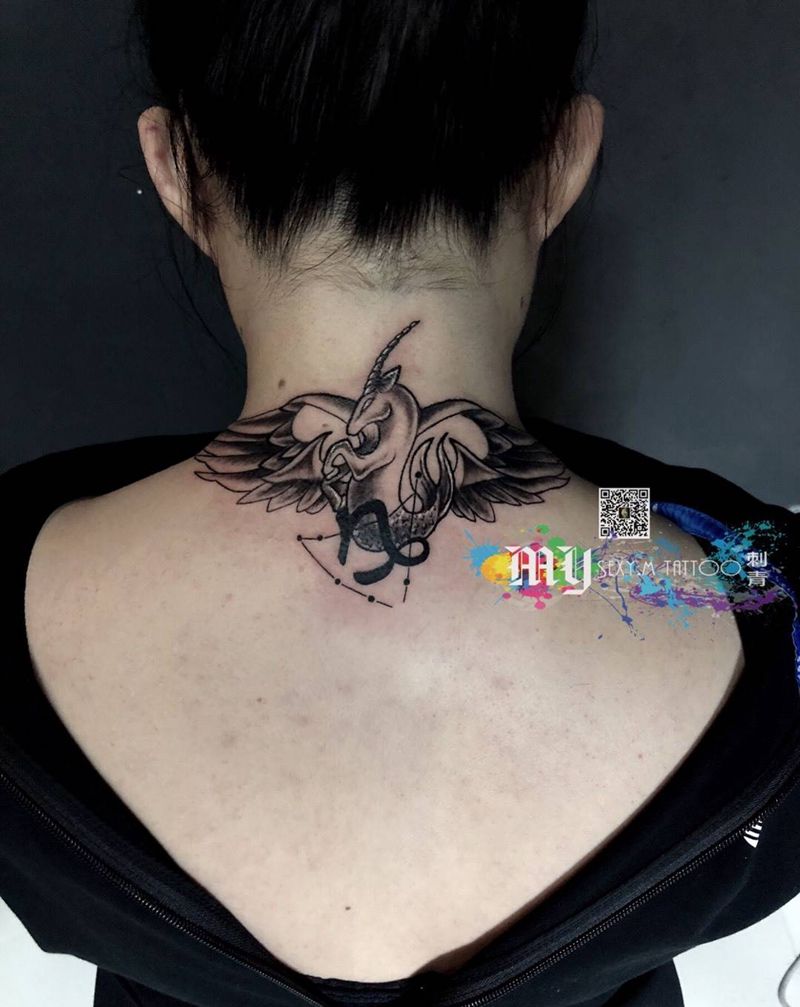 摩羯座纹身图片_颈部纹身图案
