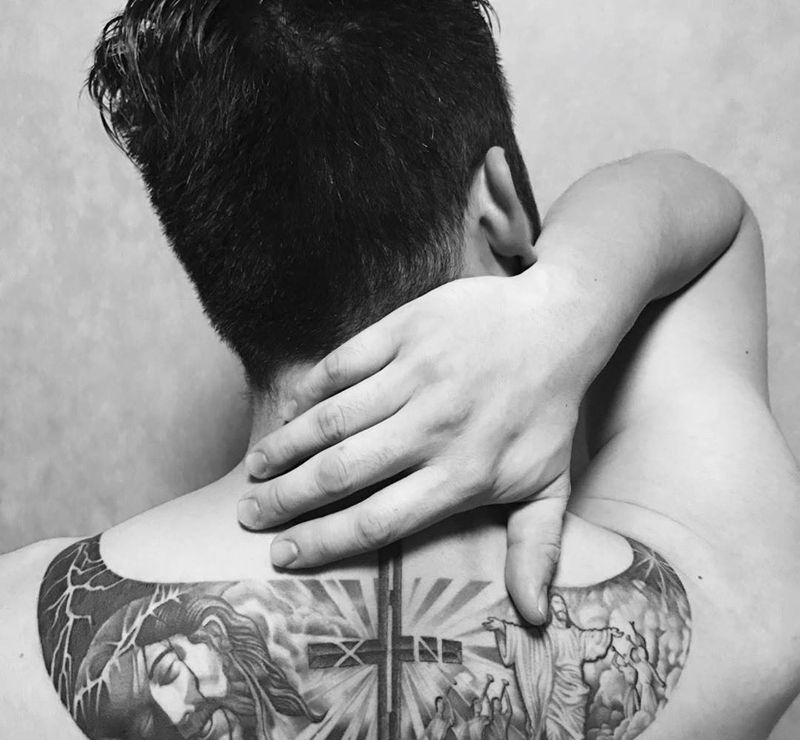 耶和华的死与生纹身图片_成品背部欧美肖像写实人物宗教纹身图案