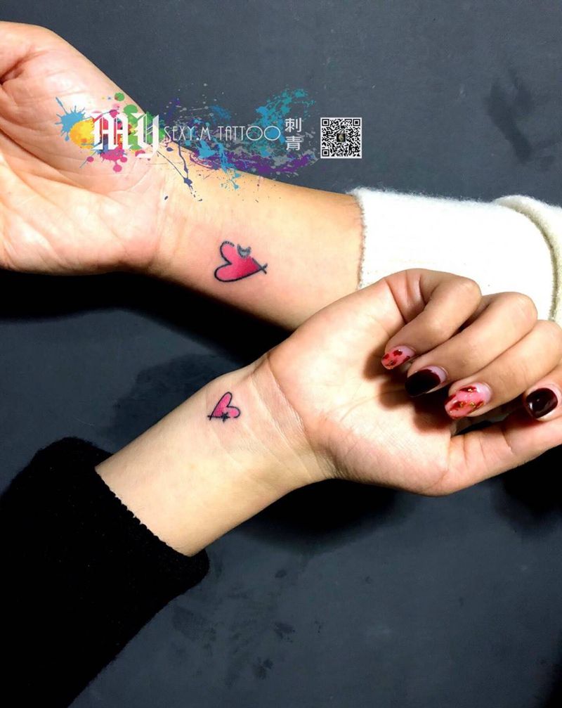 闺蜜心纹身图片_手部纹身图案