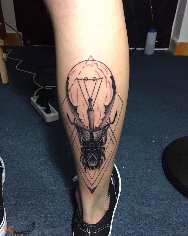 甲虫纹身图片_欧美几何腿部纹身图案