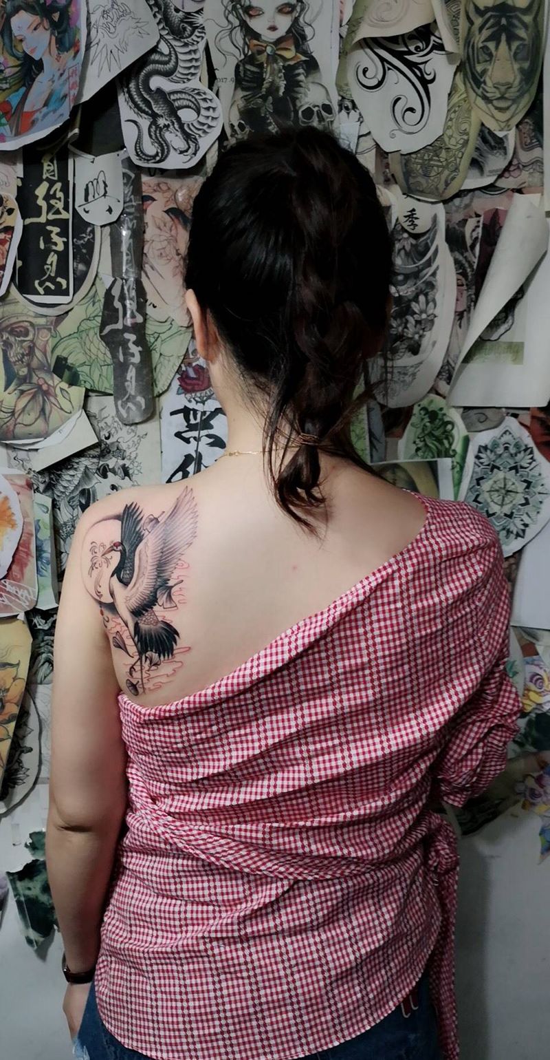 鹤纹身图片_成品肩部背部传统动物纹身图案
