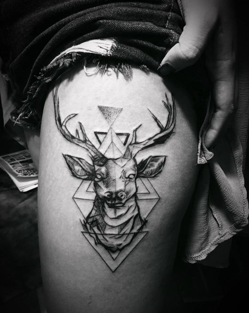 因为我纹身太舒服了，长腿美女一次纹了三个。我怀疑我干的是假纹身[皱眉]纹身图片