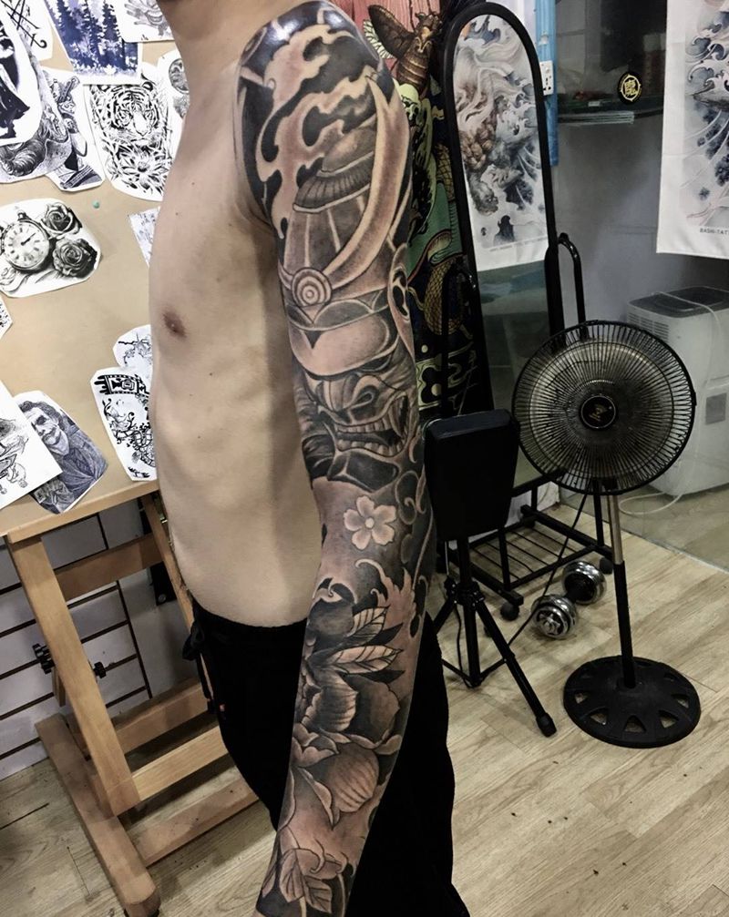 传统风格花臂 一次完成纹身图片