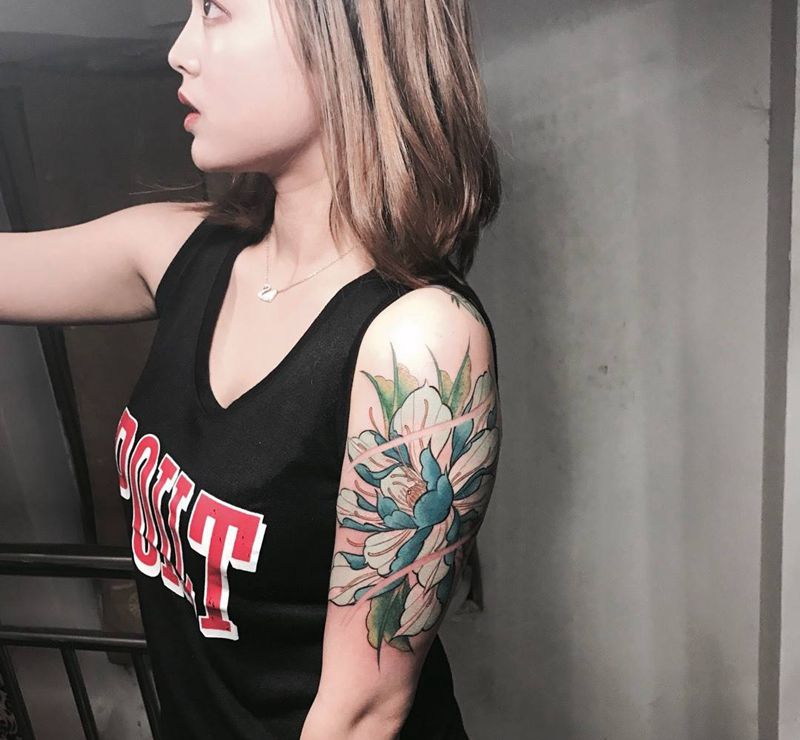 花.未完纹身图片_成品手臂传统植物纹身图案