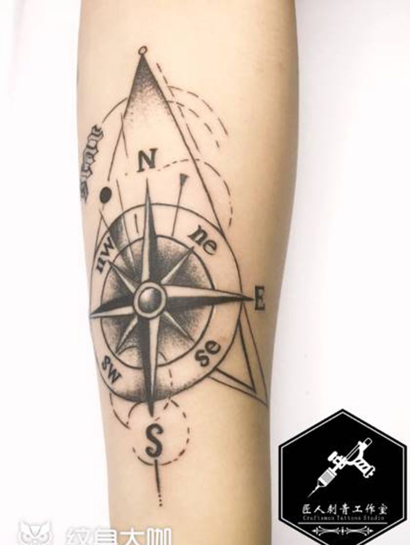 指南针纹身图片_几何纹身图案