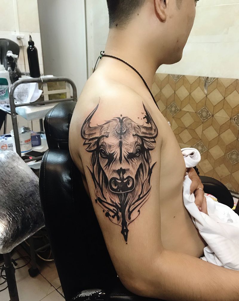 牛头纹身图片_手臂纹身图案