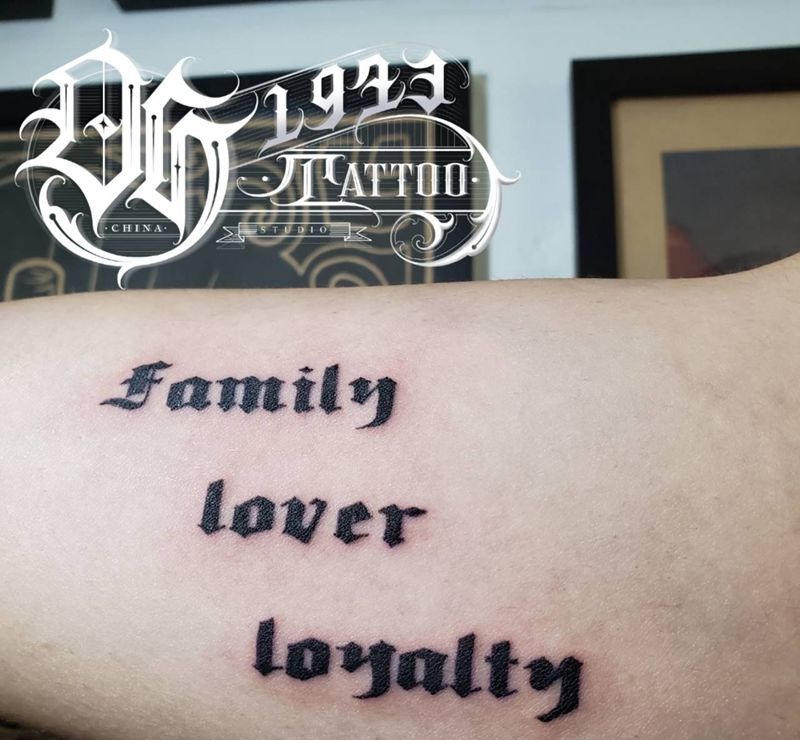 小英文纹身图片_手臂纹身图案