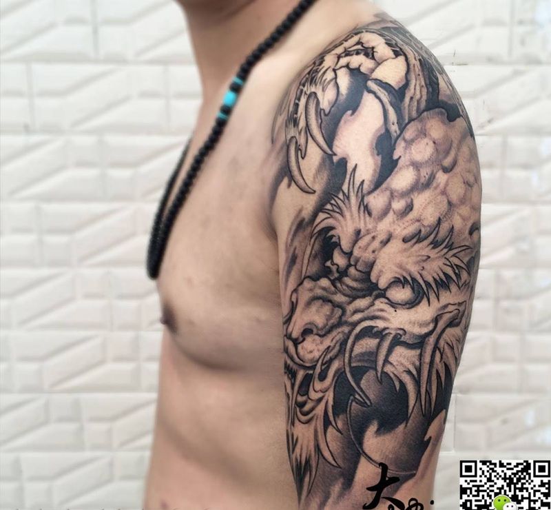 披肩龙纹身图片_传统成品肩部鬼神纹身图案