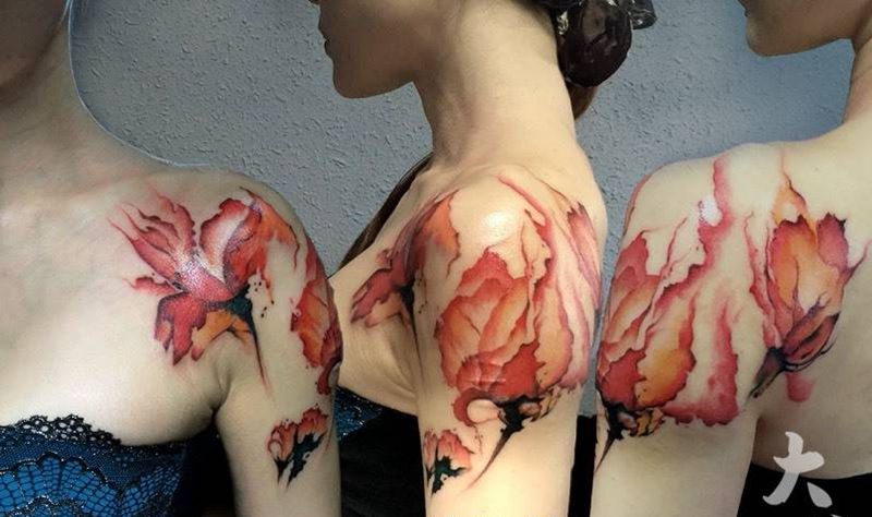 美人肩纹身图片