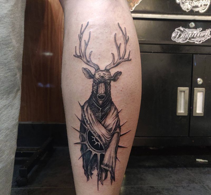 林深时见鹿纹身图片_腿部纹身图案