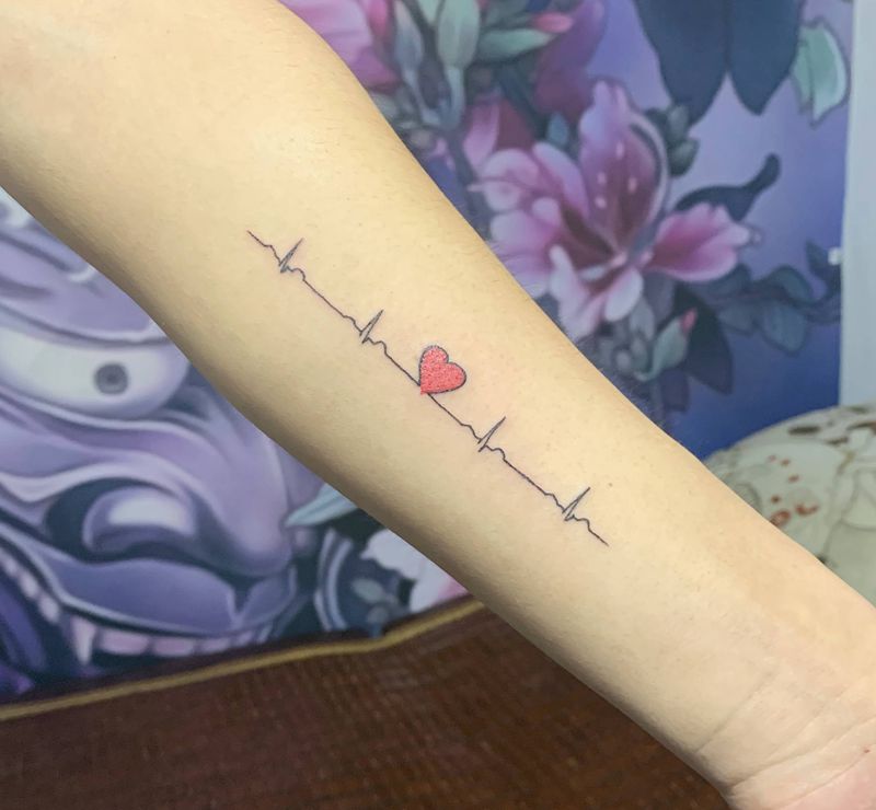 小心电图纹身图片_手部手臂几何心电图纹身图案