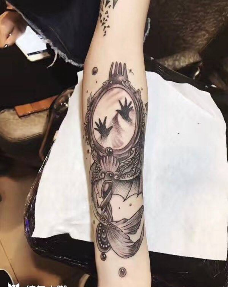 人鱼魔镜纹身图片