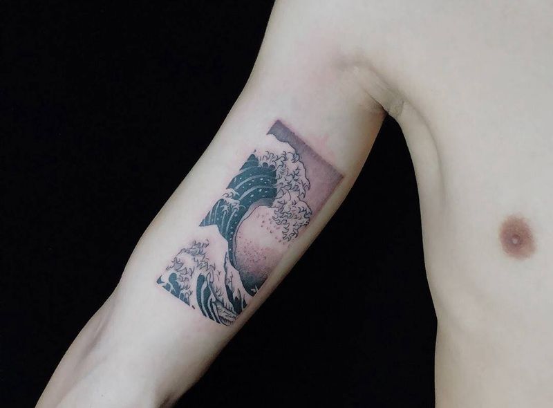 方浪花纹身图片