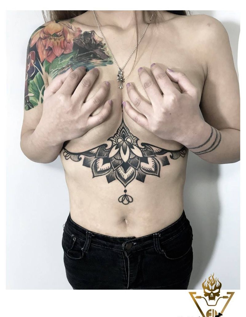 胸口梵花纹身图片