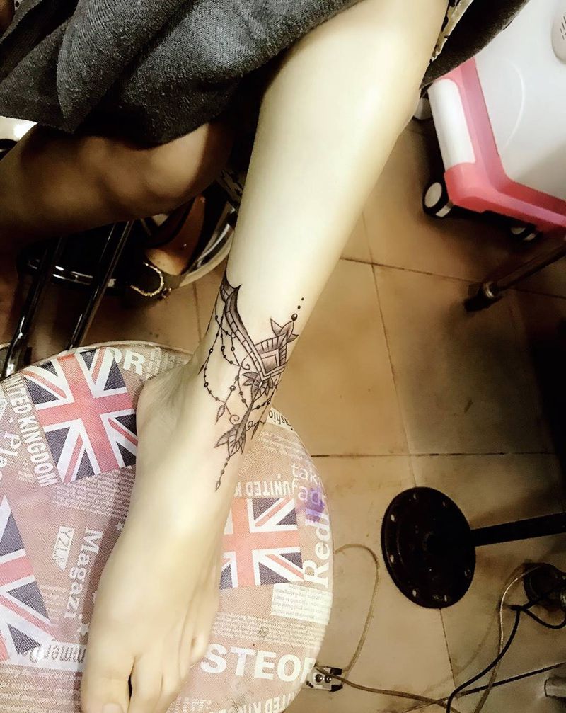 脚腕梵花纹身图片