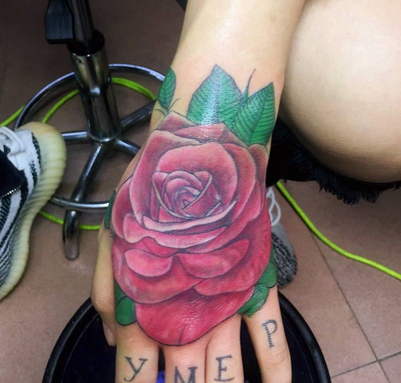 手背花彩色纹身图片