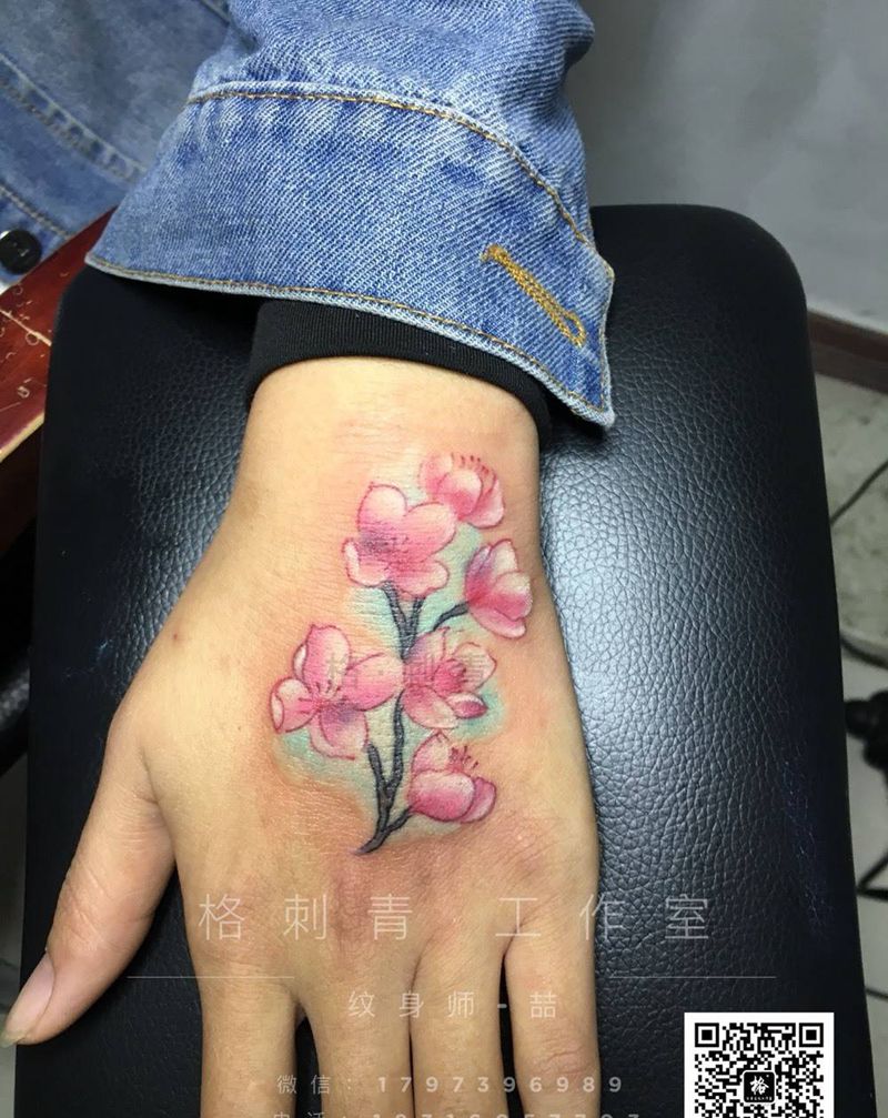 老纹身遮盖纹身图片