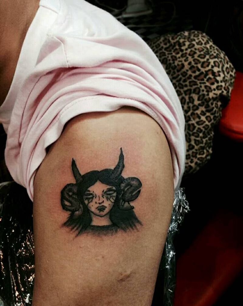 黑暗系女郎纹身图片