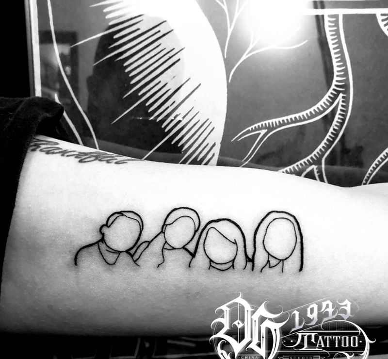 线条全家福纹身图片_手臂纹身图案