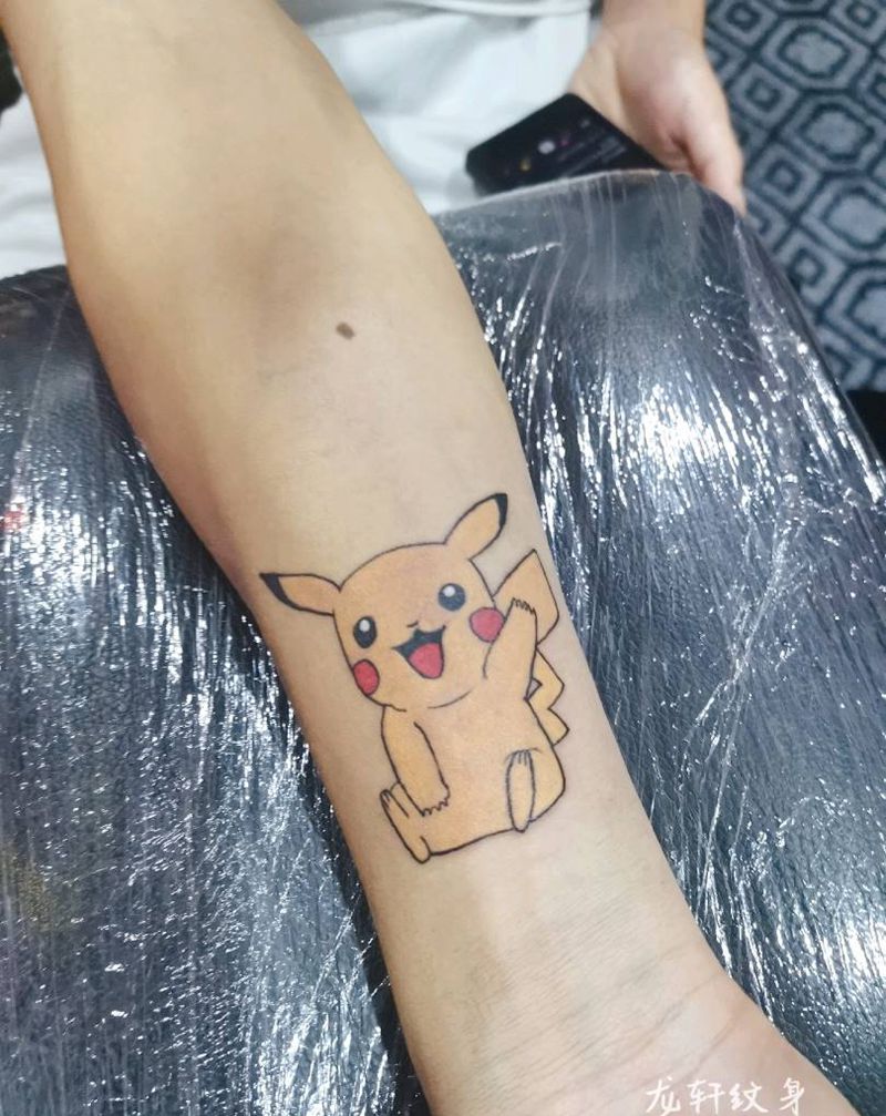 皮卡丘纹身图片_手部水彩纹身图案