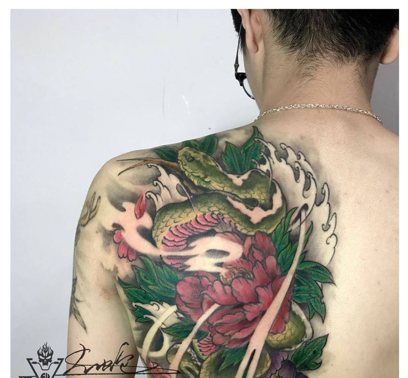 蛇与牡丹纹身图片