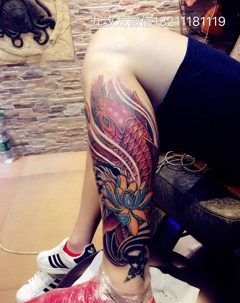 包腿鲤鱼纹身图片