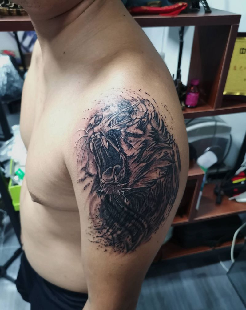 盖晓字纹身图片_手臂水墨纹身图案