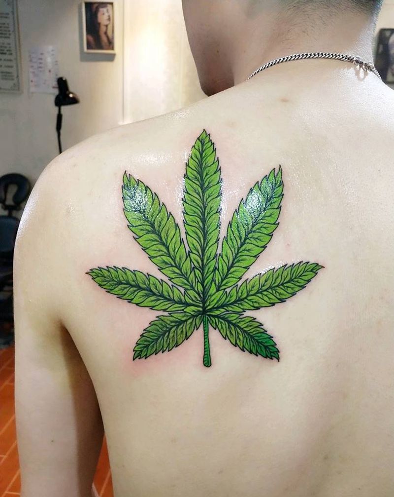 大麻叶子纹身图片