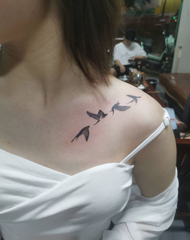 锁骨小飞鸟纹身图片_颈部新传统纹身图案