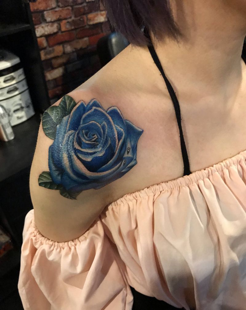 玫瑰花纹身图片_肩部欧美写实纹身图案